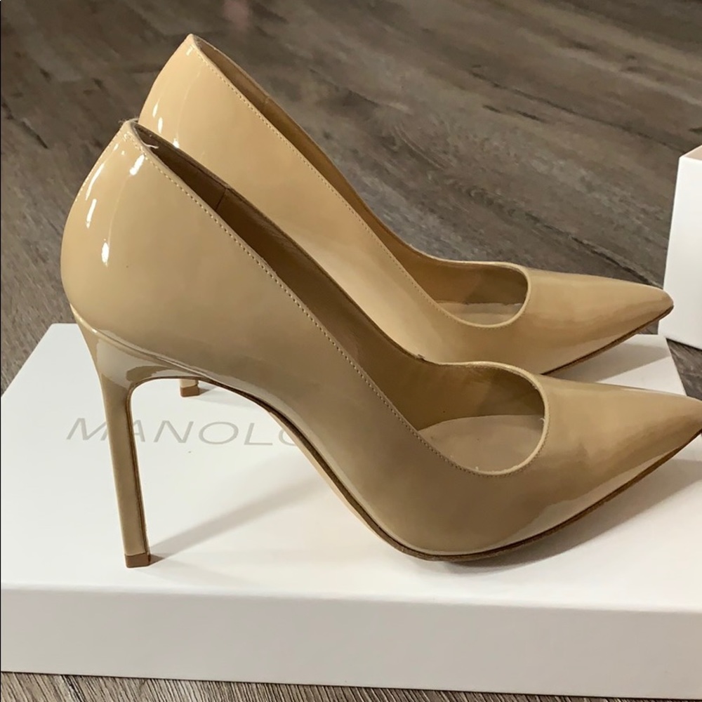 New Classic Manolo Blahnik BB Beige Patent pumps with new luxury $80 sole guard